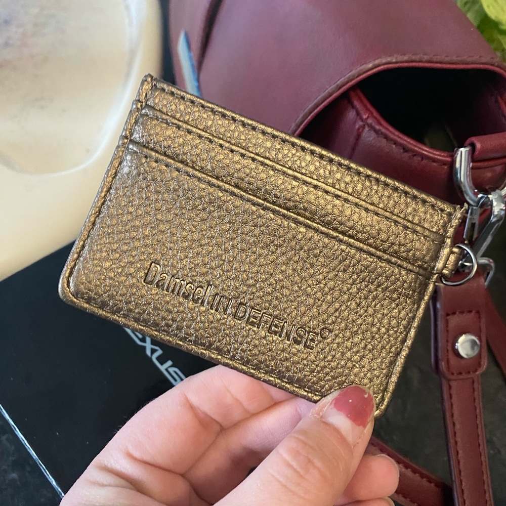ID and card holder - Picture 2 of 2